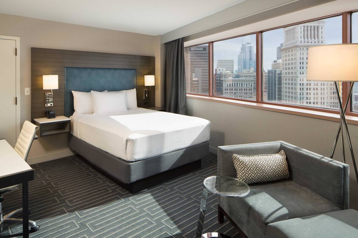 Premium bedding, in-room safe, desk, laptop workspace