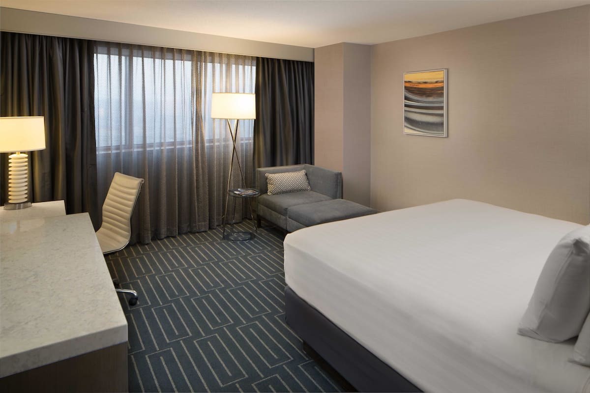 Premium bedding, in-room safe, desk, laptop workspace