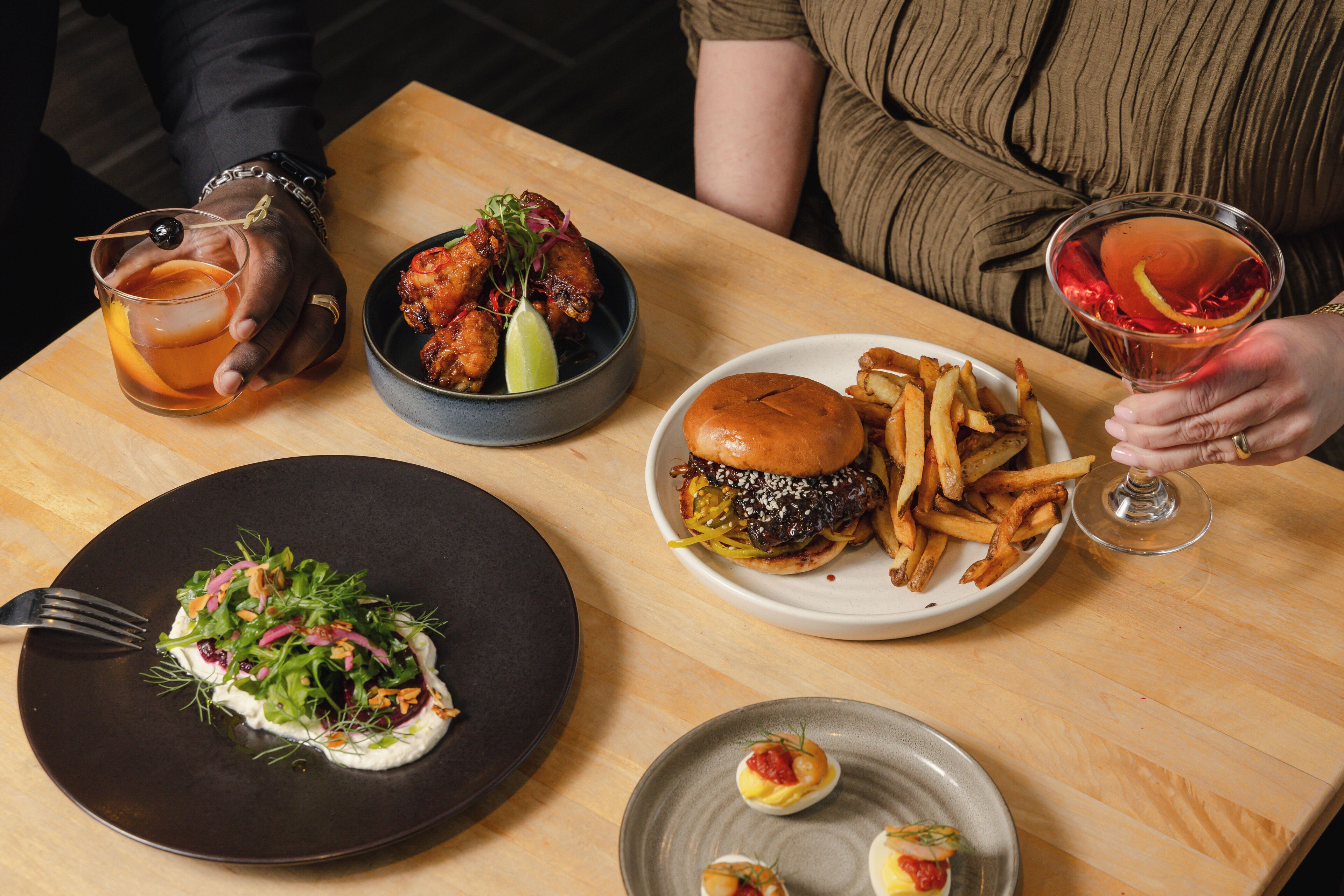 breakfast and dinner served, american cuisine