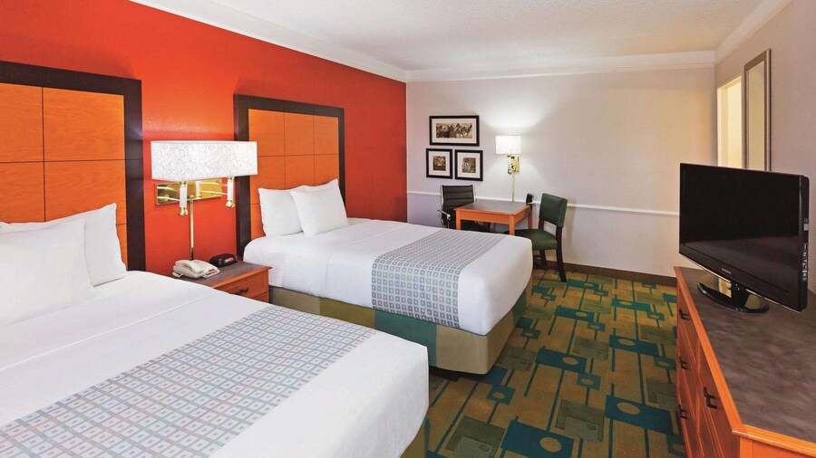 Baymont by Wyndham Lubbock - Downtown Civic Center