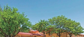 Baymont by Wyndham Lubbock - Downtown Civic Center