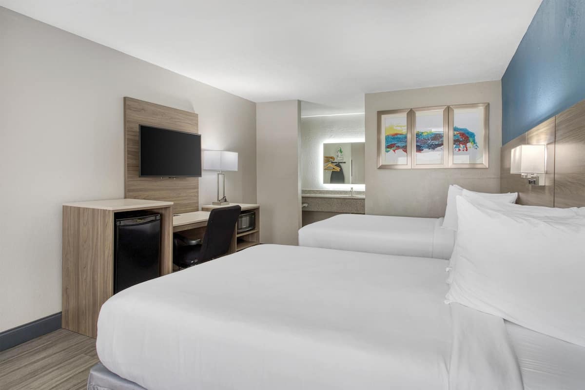 Individually furnished, desk, laptop workspace, free WiFi