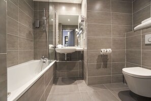 Regadera tipo lluvia, amenidades de baño gratuitas, secadora de cabello