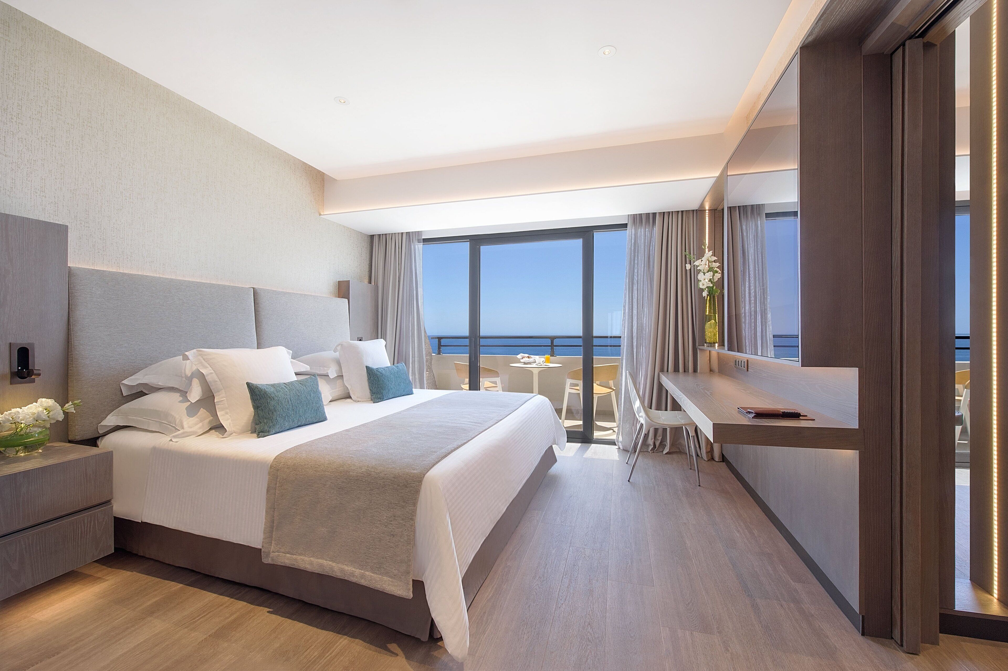 Egyptian cotton sheets, premium bedding, Select Comfort beds, minibar