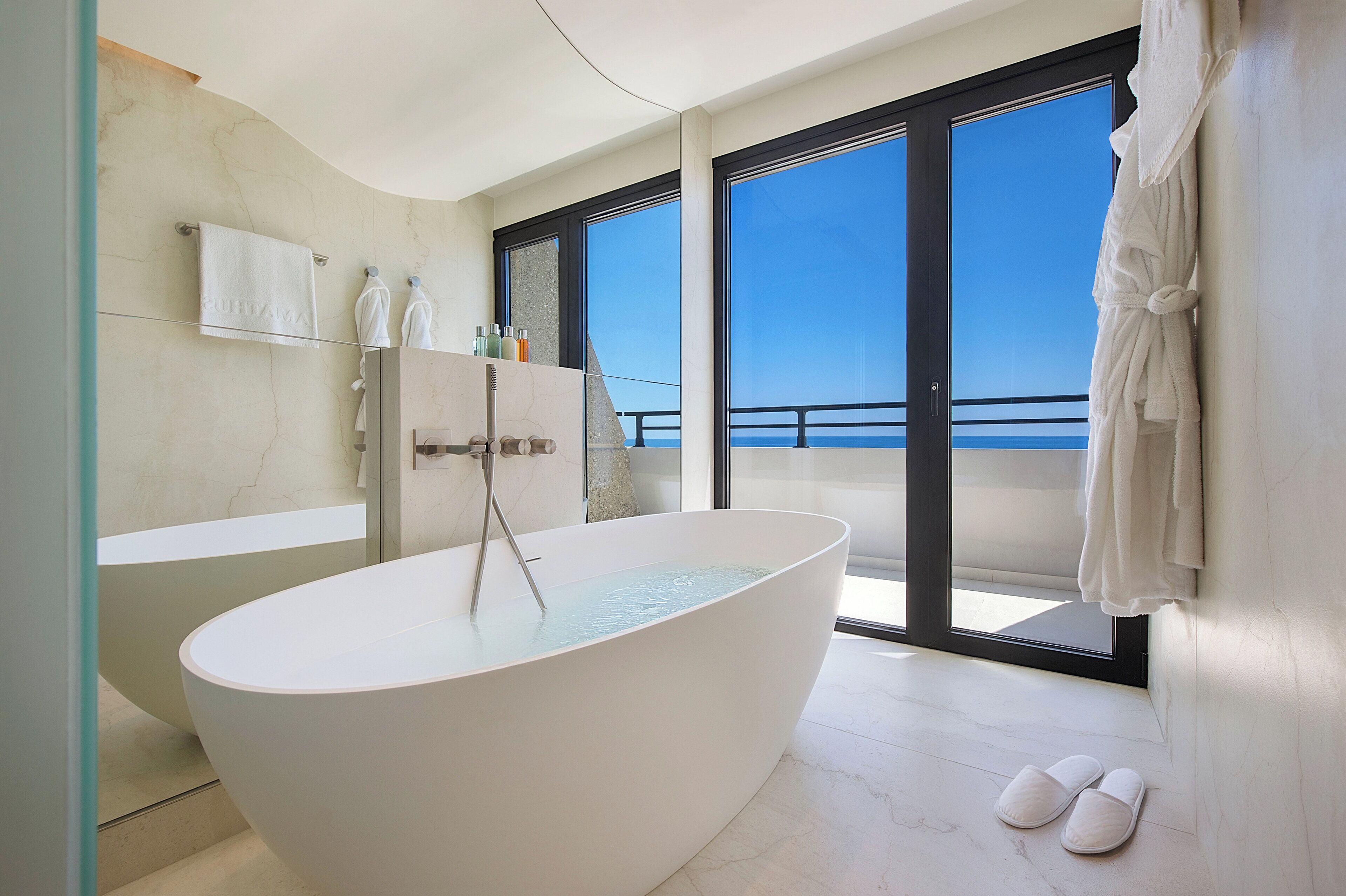 luxury room | property amenity