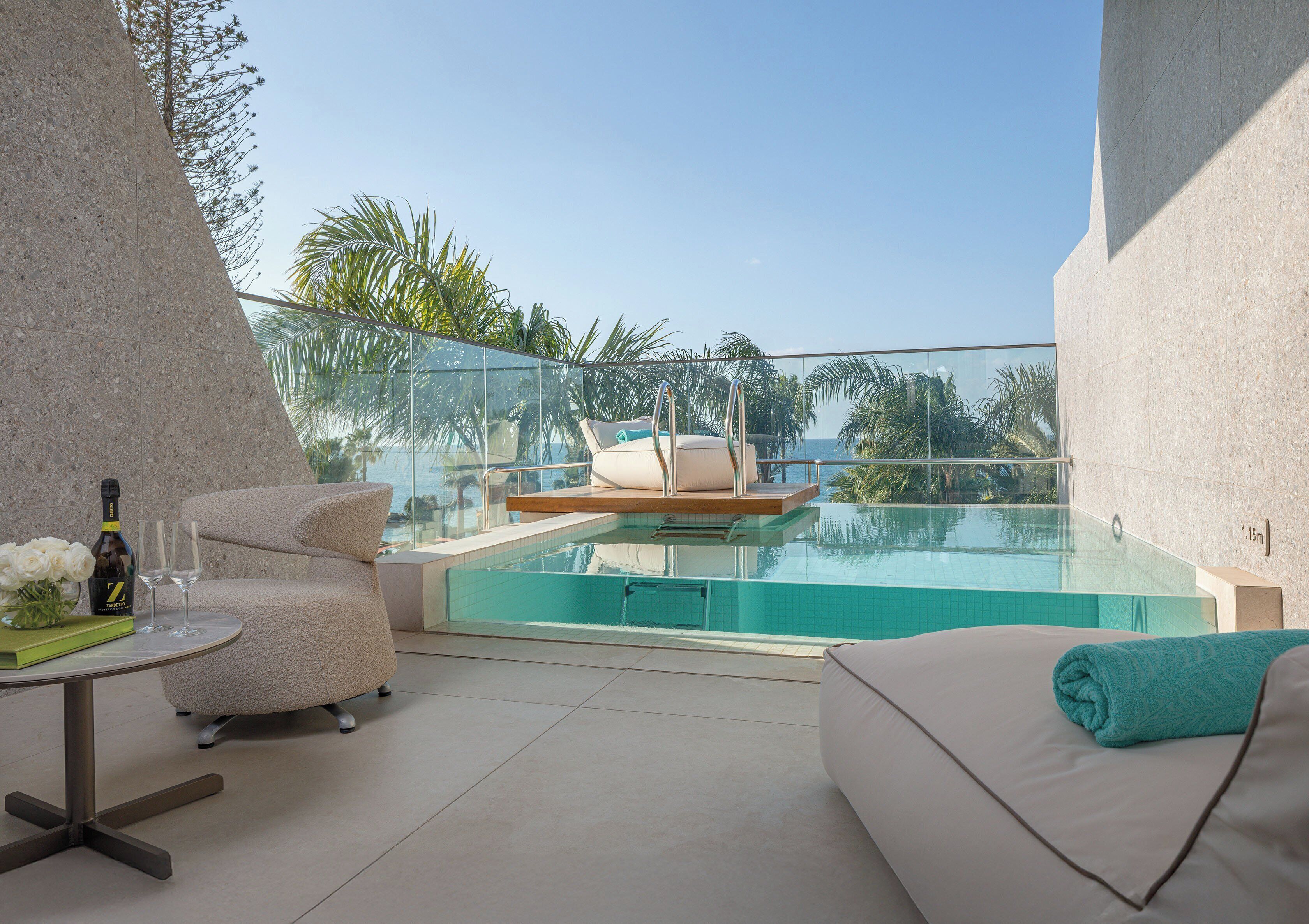 Egyptian cotton sheets, premium bedding, Select Comfort beds, minibar