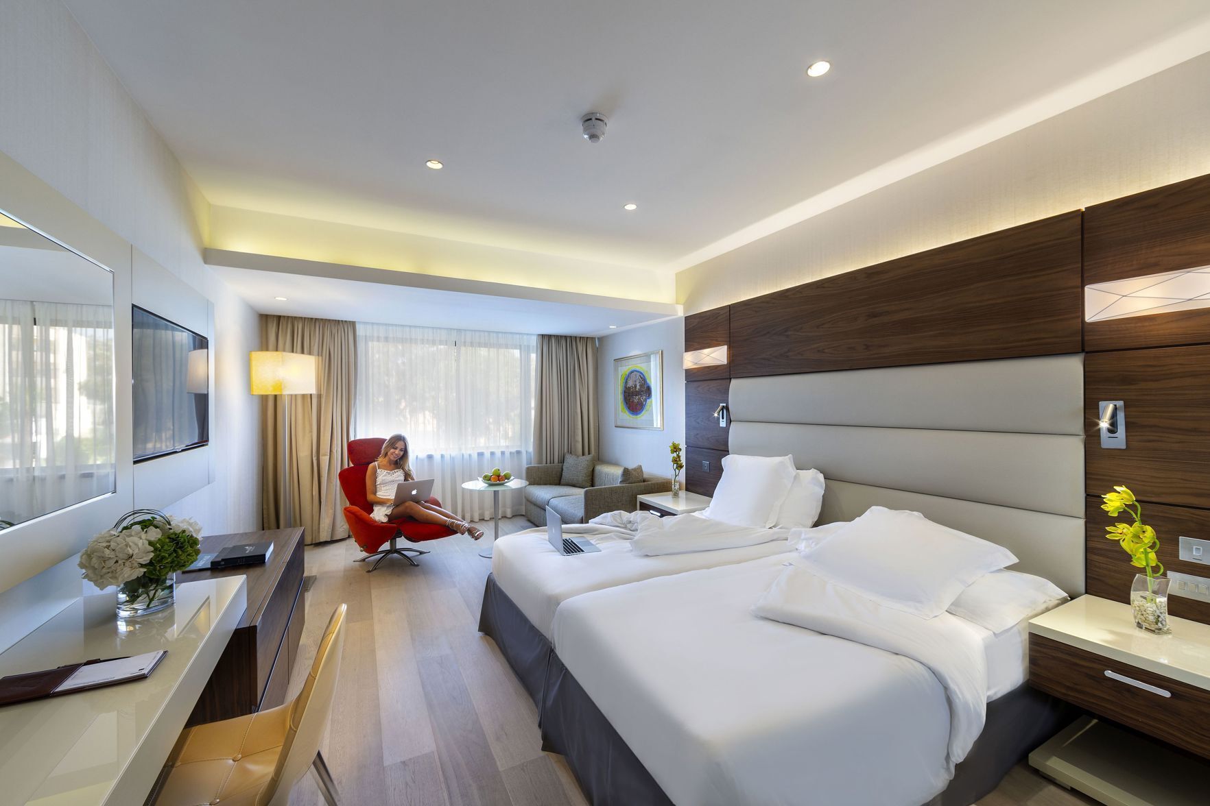 Egyptian cotton sheets, premium bedding, Select Comfort beds, minibar