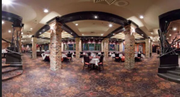 2 restaurants, breakfast, lunch, dinner served; American cuisine