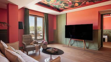 Premium bedding, down comforters, minibar, blackout drapes