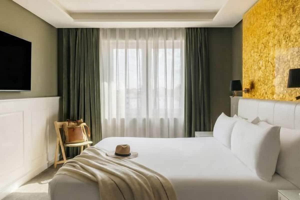 Ropa de cama de alta calidad, edredón, minibar y cortinas blackout