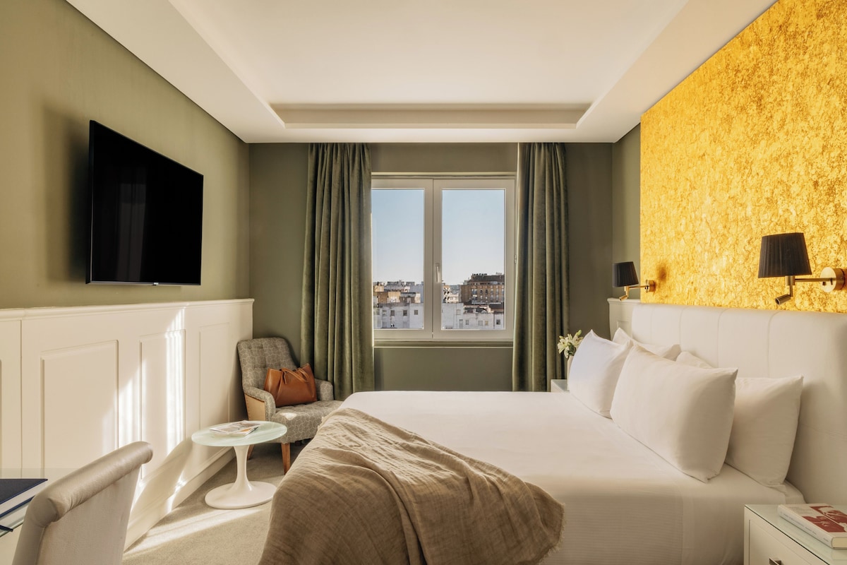Premium Room Connected | Ropa de cama de alta calidad, edredones de plumas, minibar