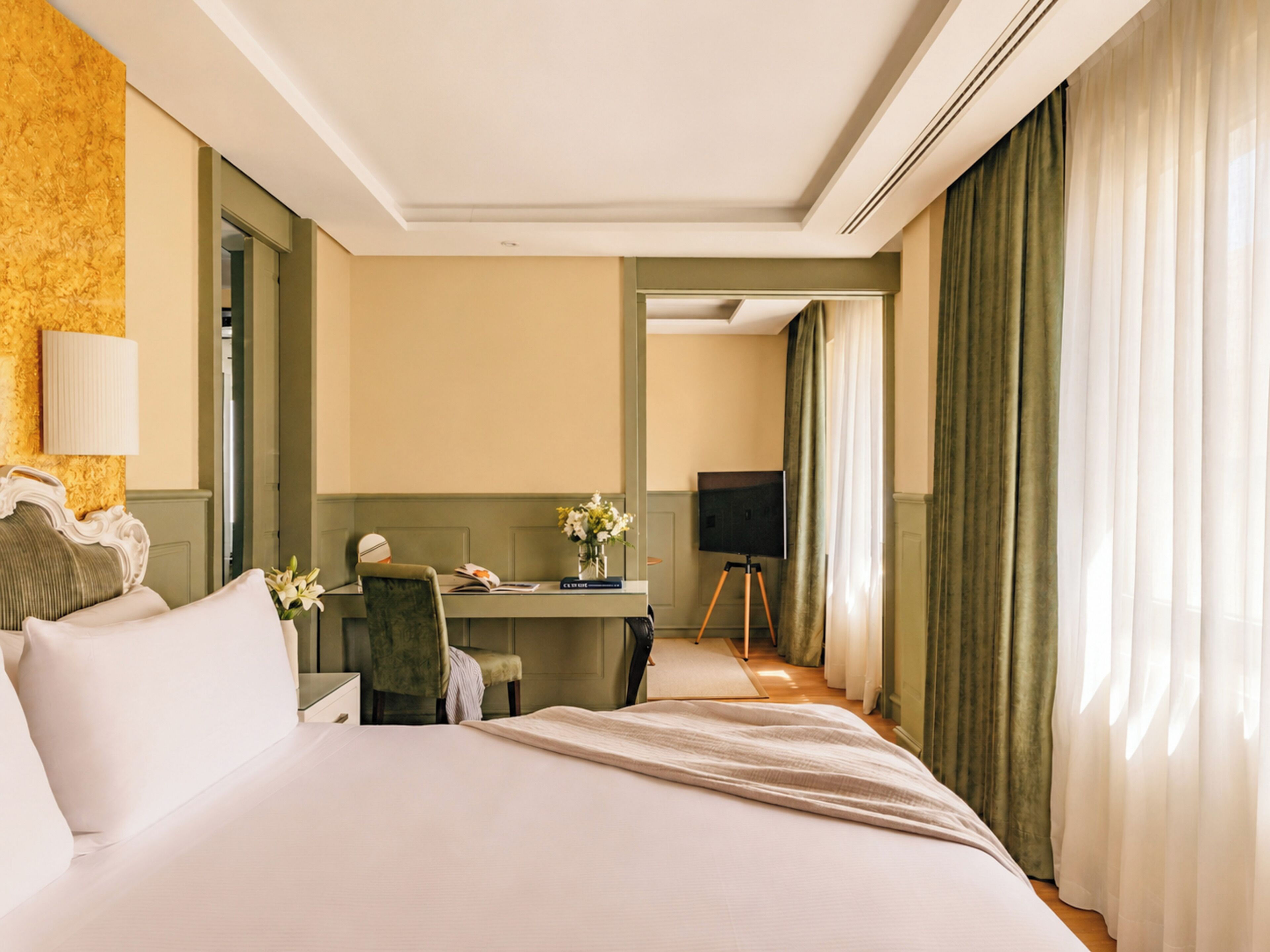 Junior Suite Red Level | Premium bedding, down duvets, minibar, blackout curtains