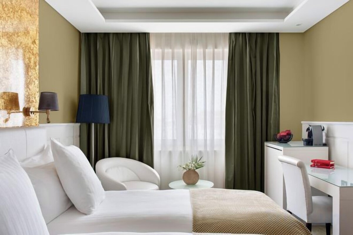 Ropa de cama de alta calidad, edredones de plumas, minibar