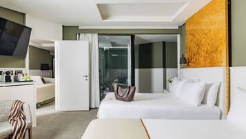 Familiekamer | Luxe beddengoed, donsdekens, een minibar, individueel gemeubileerd