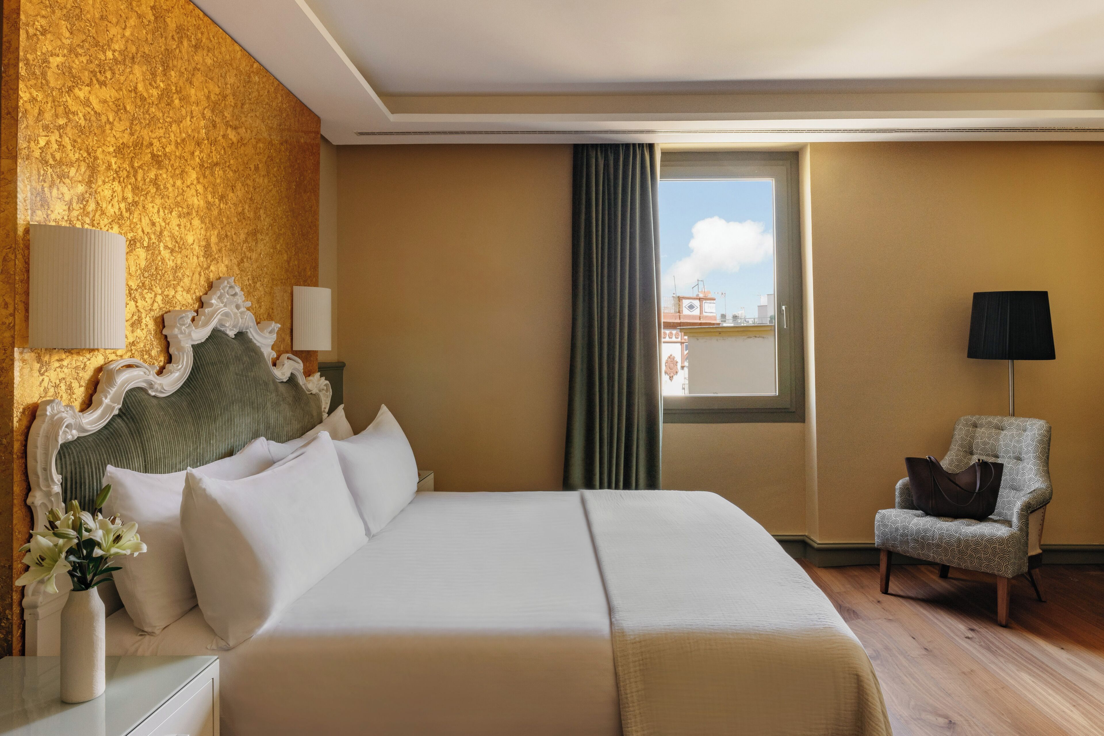 Ropa de cama de alta calidad, edredón, minibar y muebles diferentes 