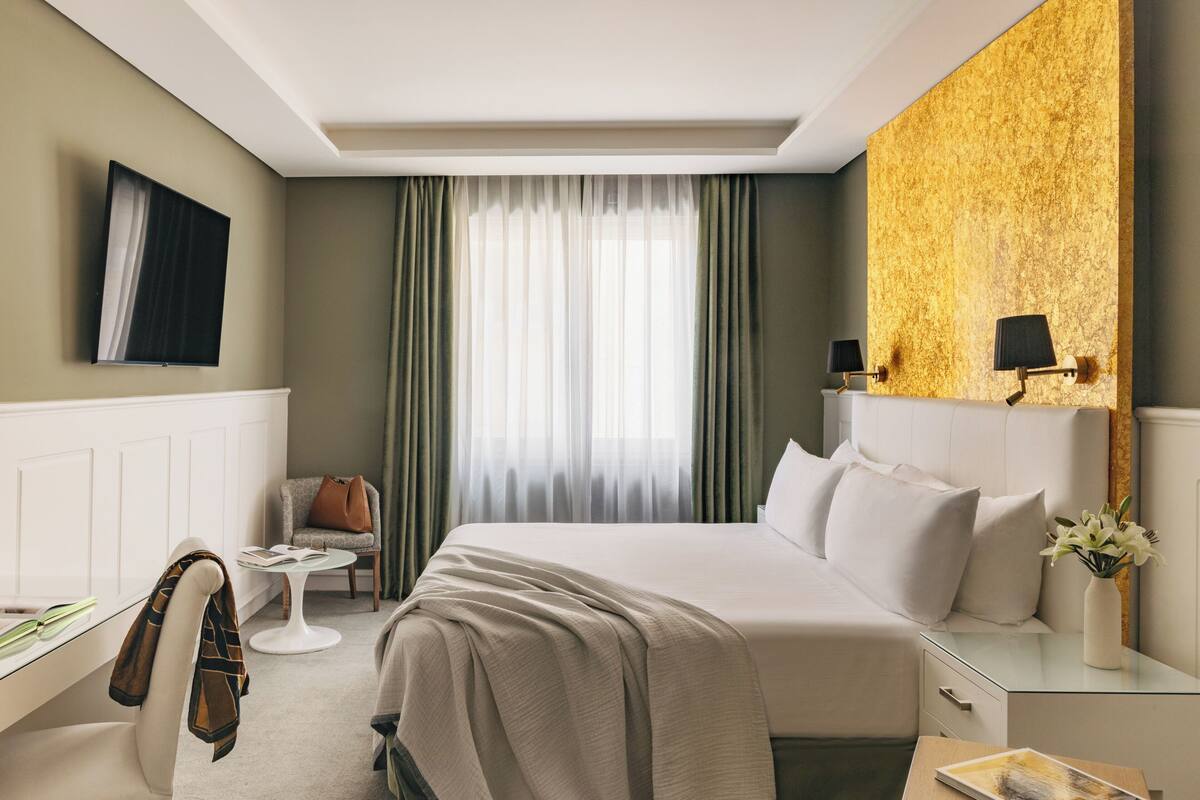 ห้องดีลักซ์ | เครื่องนอนระดับพรีเมียม, ผ้านวมขนเป็ด, มินิบาร์, ผ้าม่านกันแสง
