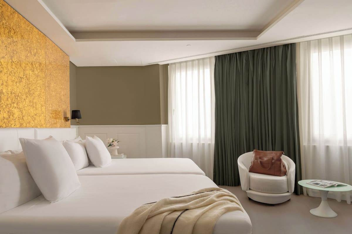 Ropa de cama de alta calidad, edredón, minibar y muebles diferentes