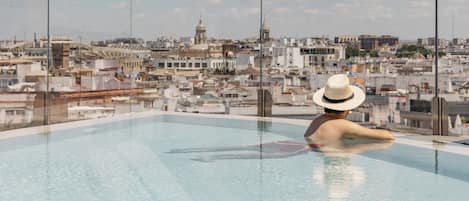 Outdoor pool, sun loungers