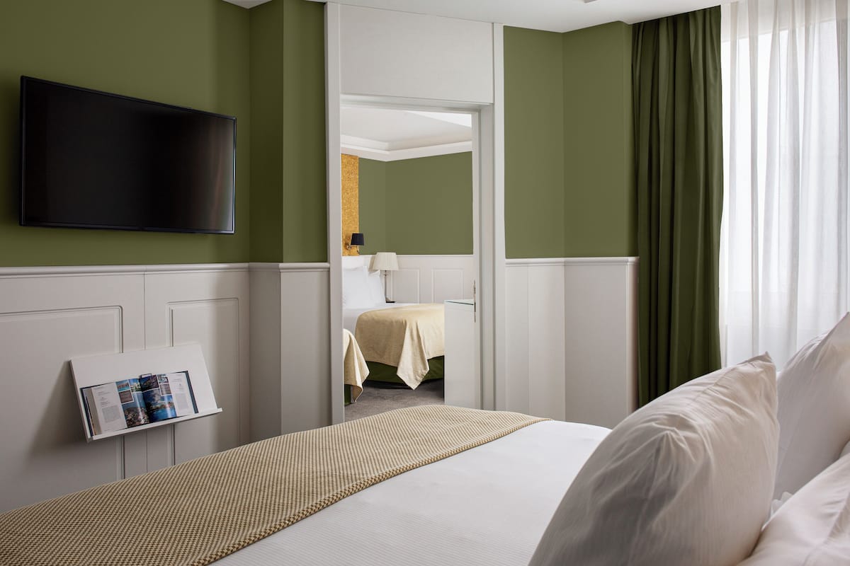 Supreme Family Room Connected | Ropa de cama de alta calidad, edredón, minibar y muebles diferentes