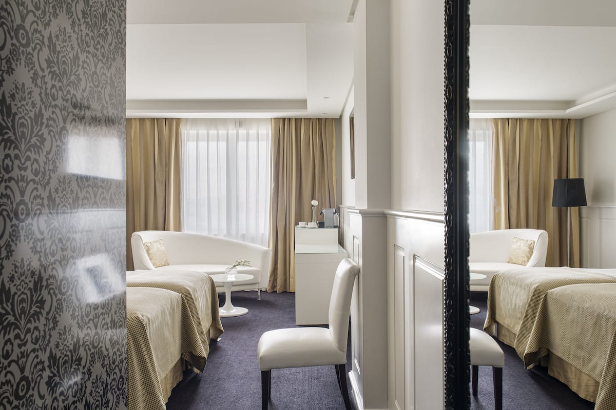 premium room connected | 1 bedroom, premium bedding, in-room safe, individually furnished