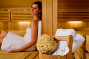 Couples treatment rooms, body treatments, body wraps, body scrubs