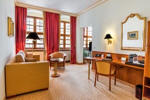 Junior-Suite | Wohnbereich | Flachbildfernseher