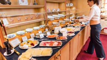 Tägliches Frühstücksbuffet gegen Gebühr