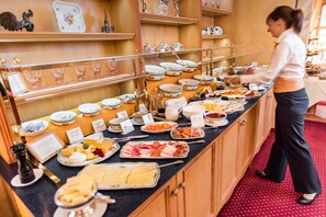 Café da manhã com buffet todos os dias mediante uma taxa