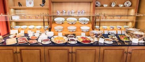 Daily buffet breakfast (EUR 25 per person)