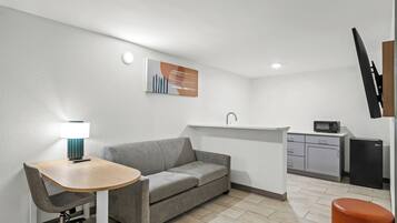 Suite, 2 Bedrooms | Living area | TV