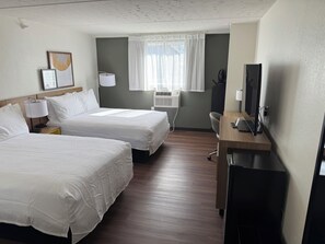 Kamar, 2 Tempat Tidur Double | Meja kerja, tirai kedap cahaya, dan setrika/meja setrika