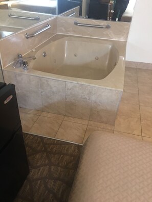 Deluxe Room, 1 King Bed, Jetted Tub