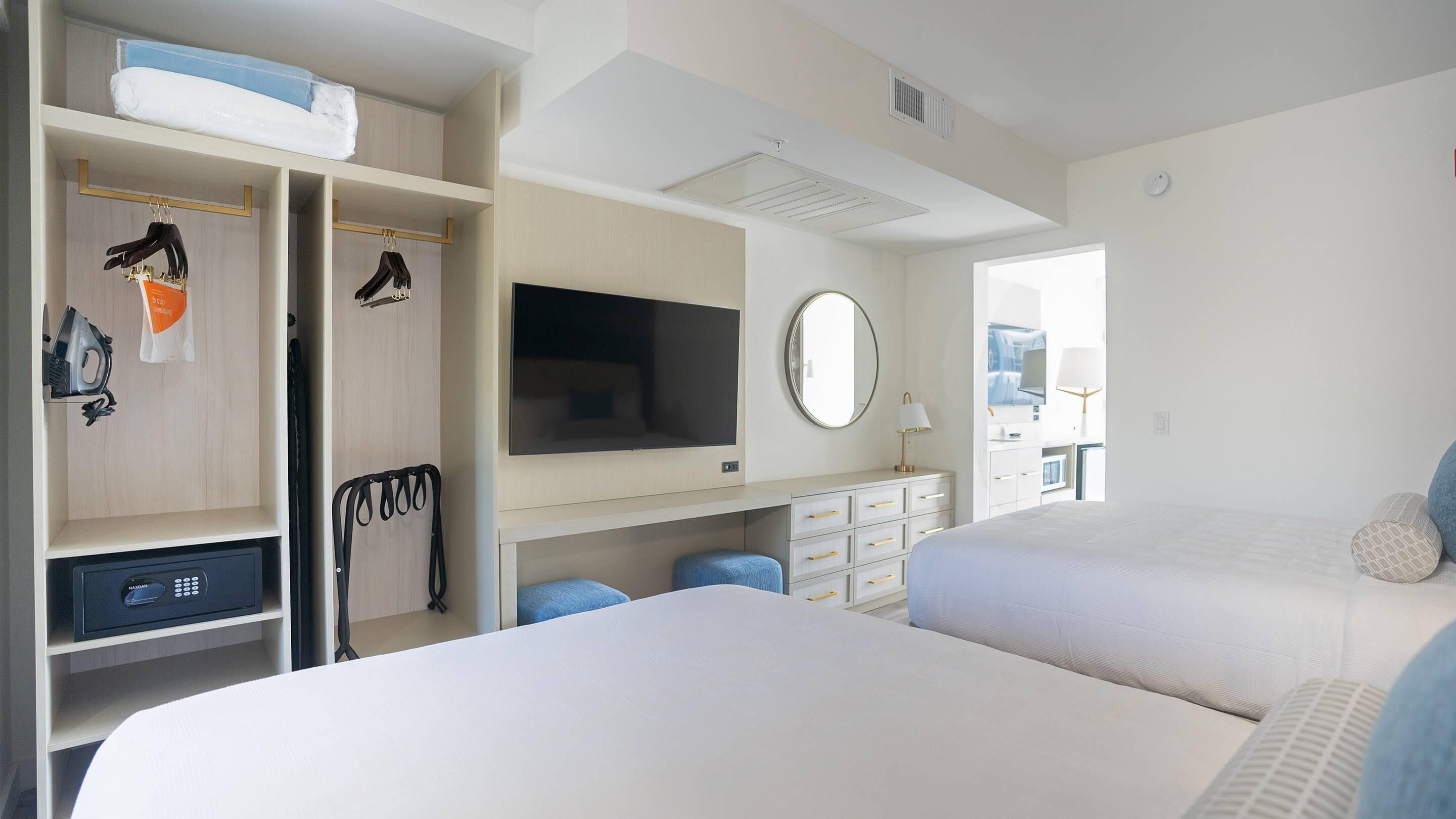 1 室のベッドルーム、セーフティボックス (室内)、デスク、遮光カーテン