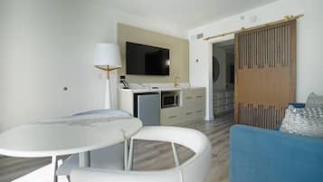 1 quarto, cofres nos quartos, escrivaninha, cortinas blackout