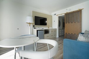 1 bedroom, in-room safe, desk, blackout drapes