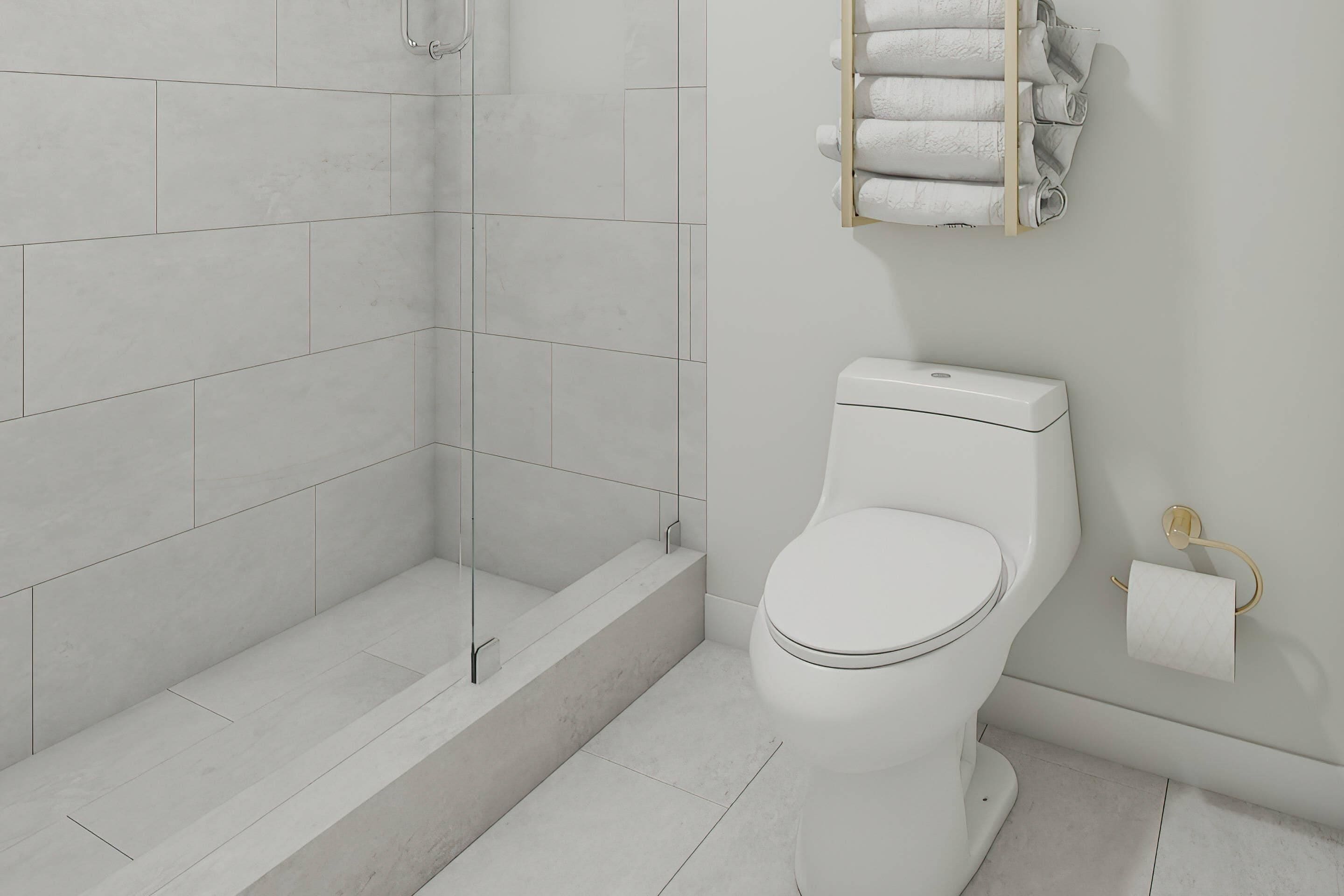 Une salle de bain moderne avec une douche à parois de verre, des toilettes blanches et un porte-serviettes où sont rangées des serviettes pliées avec soin.