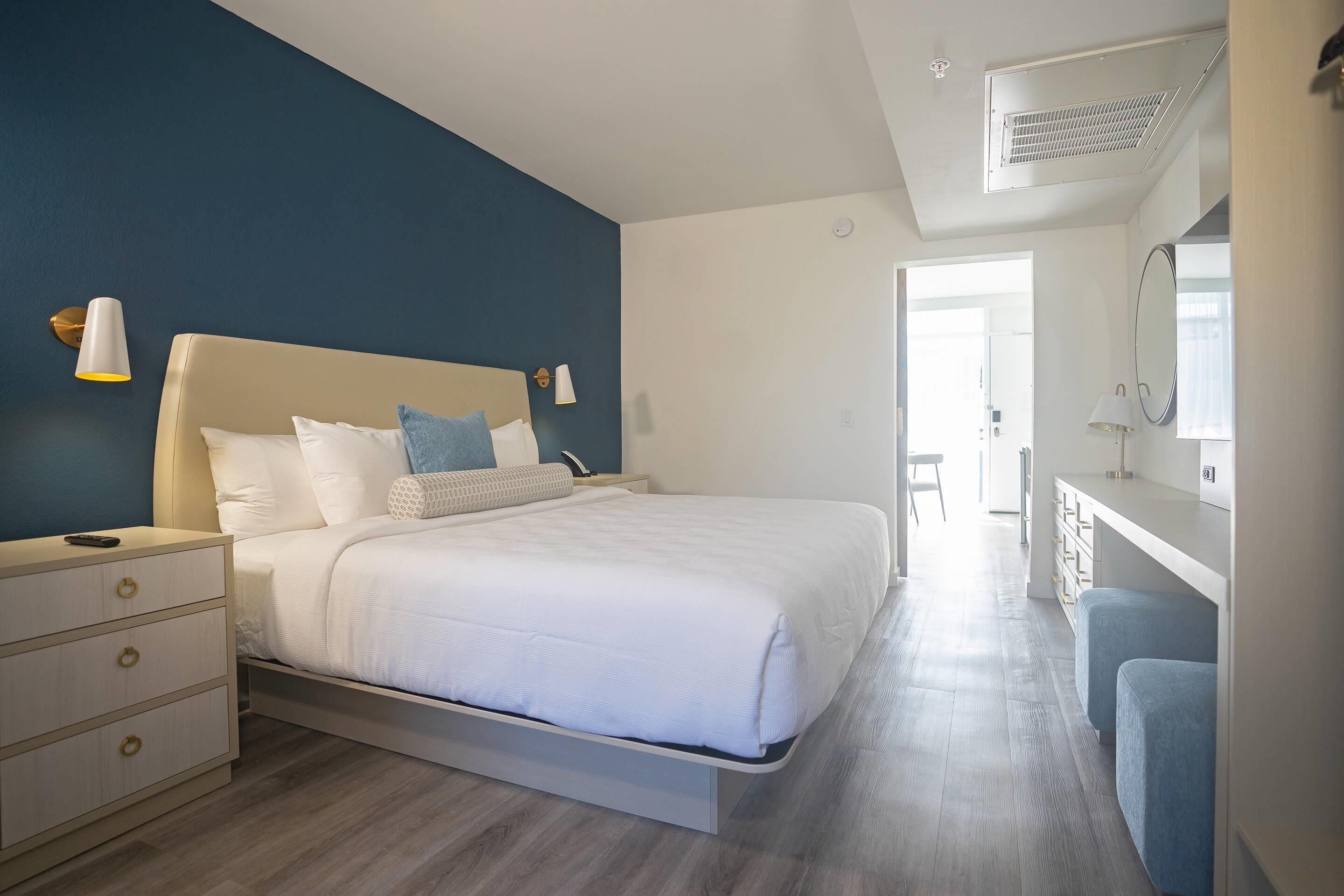 1 bedroom, in-room safe, desk, blackout curtains