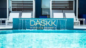 Alberca al aire libre y camas balinesas (con cargo)