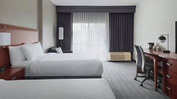 1 sovrum, sängtillbehör av högsta kvalitet och skrivbord