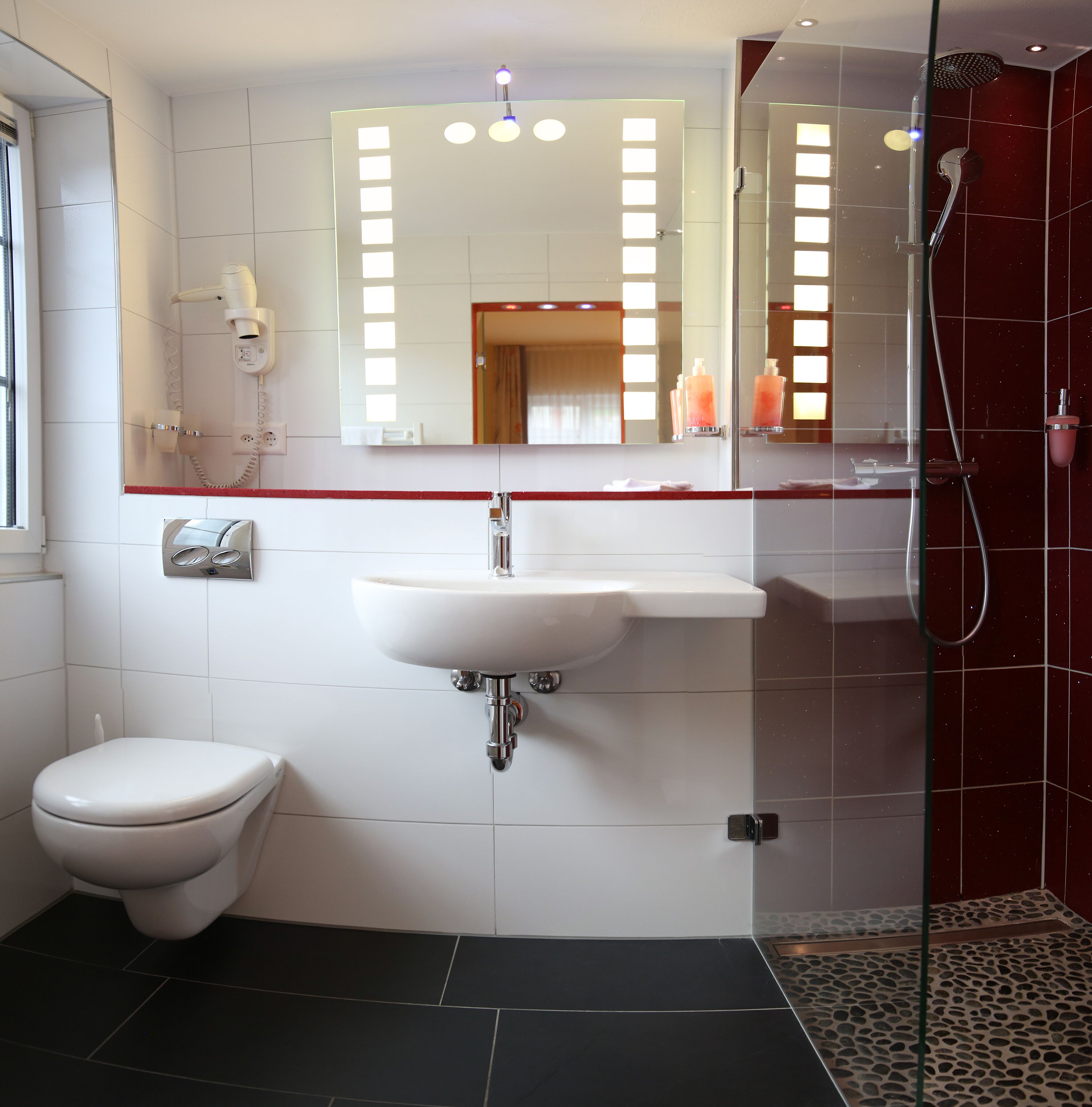 superior double or twin room | bathroom | combined shower/bathtub, hair dryer, towels