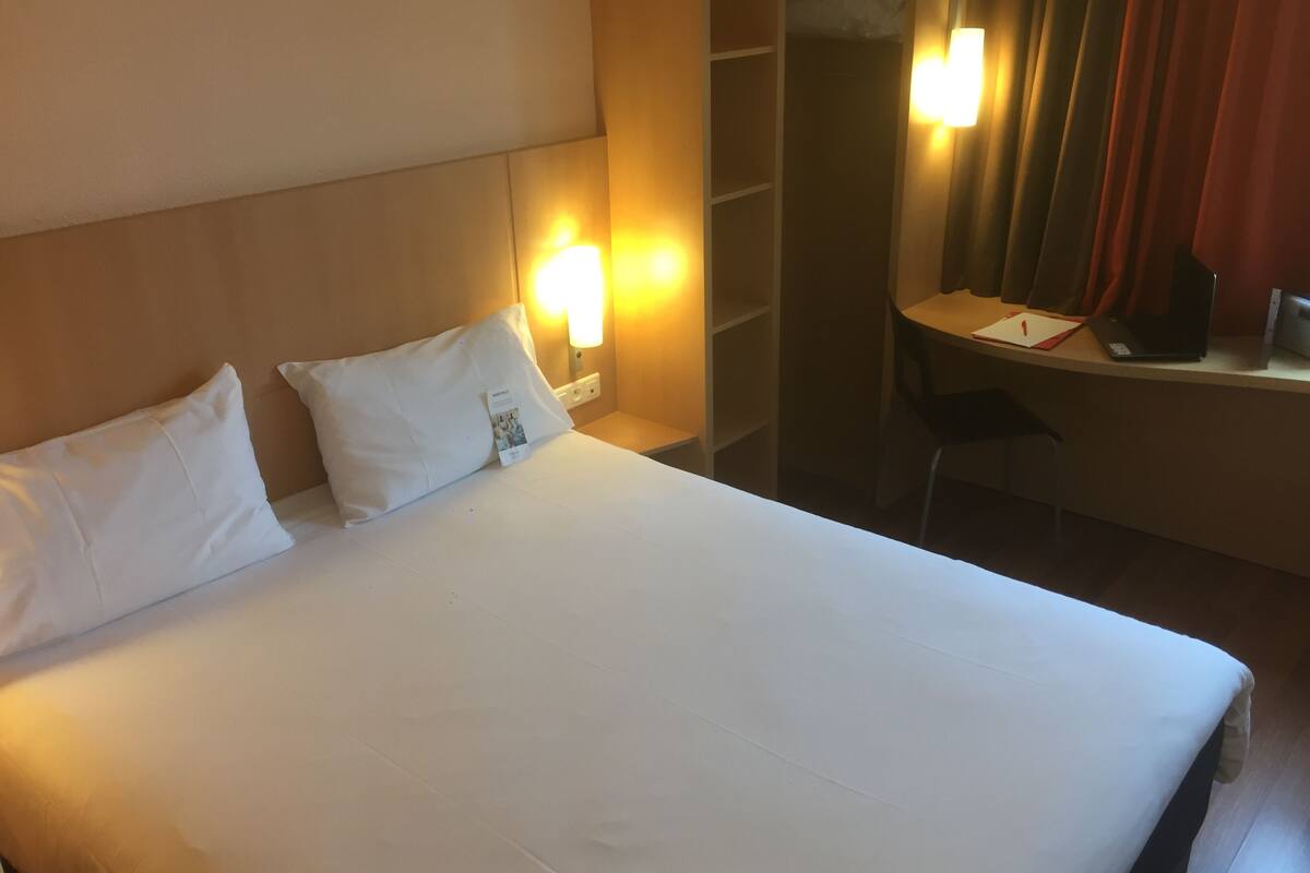 in-room safe, desk, soundproofing, iron/ironing board