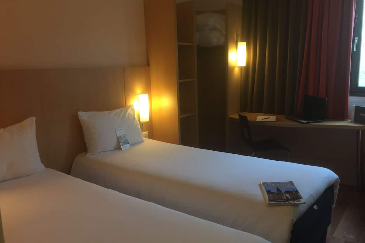 standard room, 2 single beds | in-room safe, desk, soundproofing, iron/ironing board