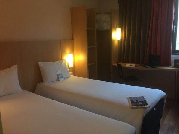 Standard Room, 2 Twin Beds | In-room safe, desk, soundproofing, iron/ironing board
