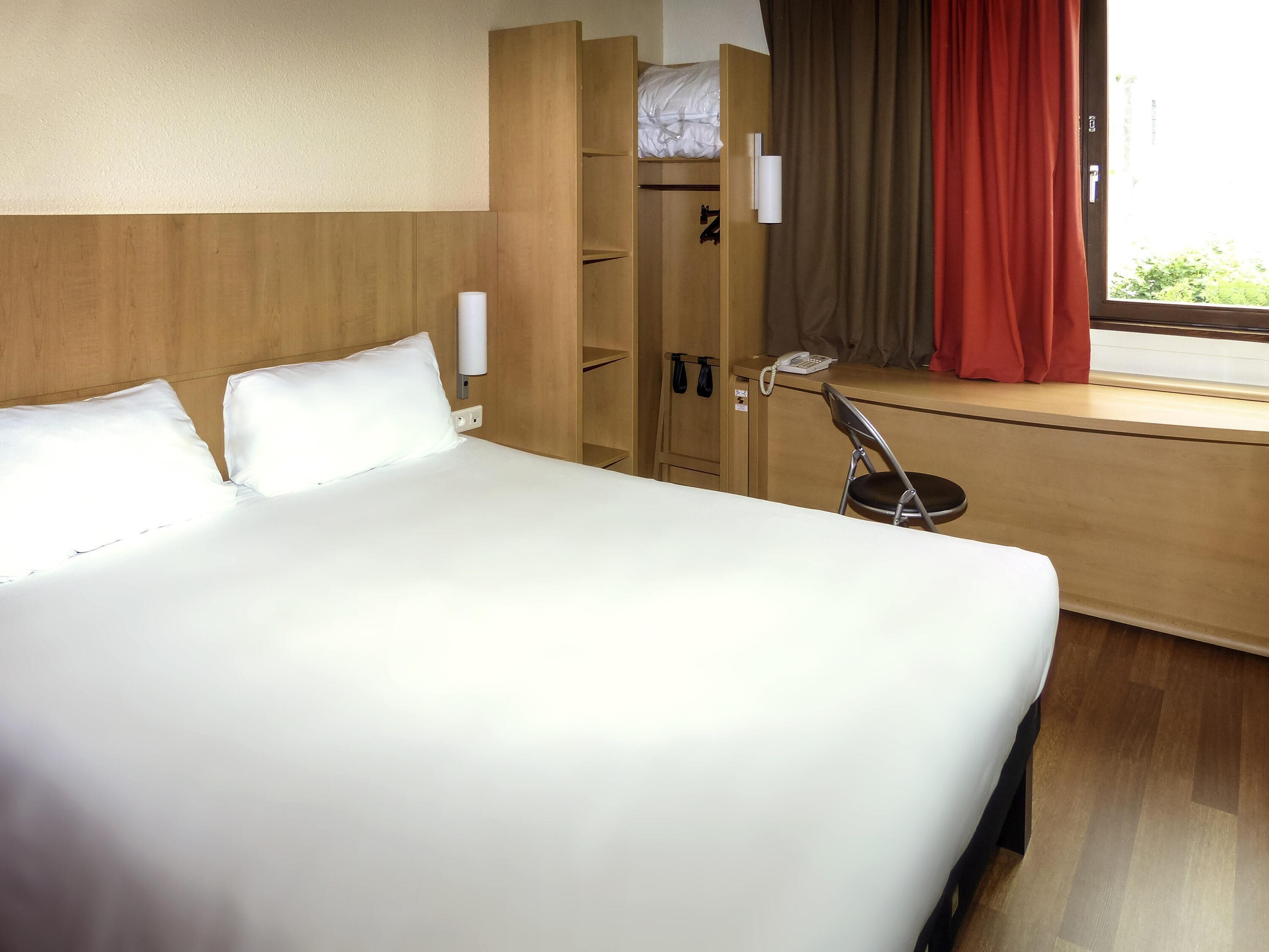 Standard Double Room, Multiple Beds | Desk, soundproofing, iron/ironing board, free cribs/infant beds