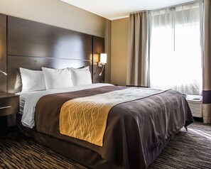 Suite, 1 letto king, non fumatori | Biancheria da letto di alta qualità, ferro/asse da stiro, Wi-Fi gratuito