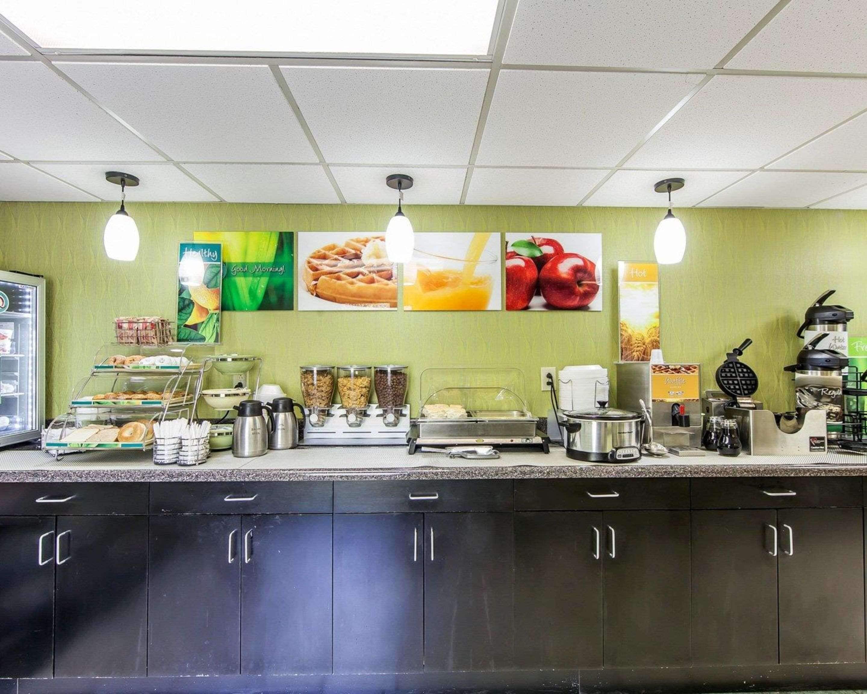 free buffet breakfast