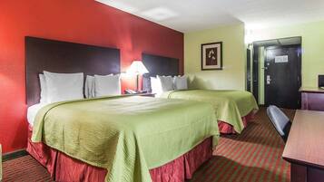 Iron/ironing board, free WiFi, bed sheets