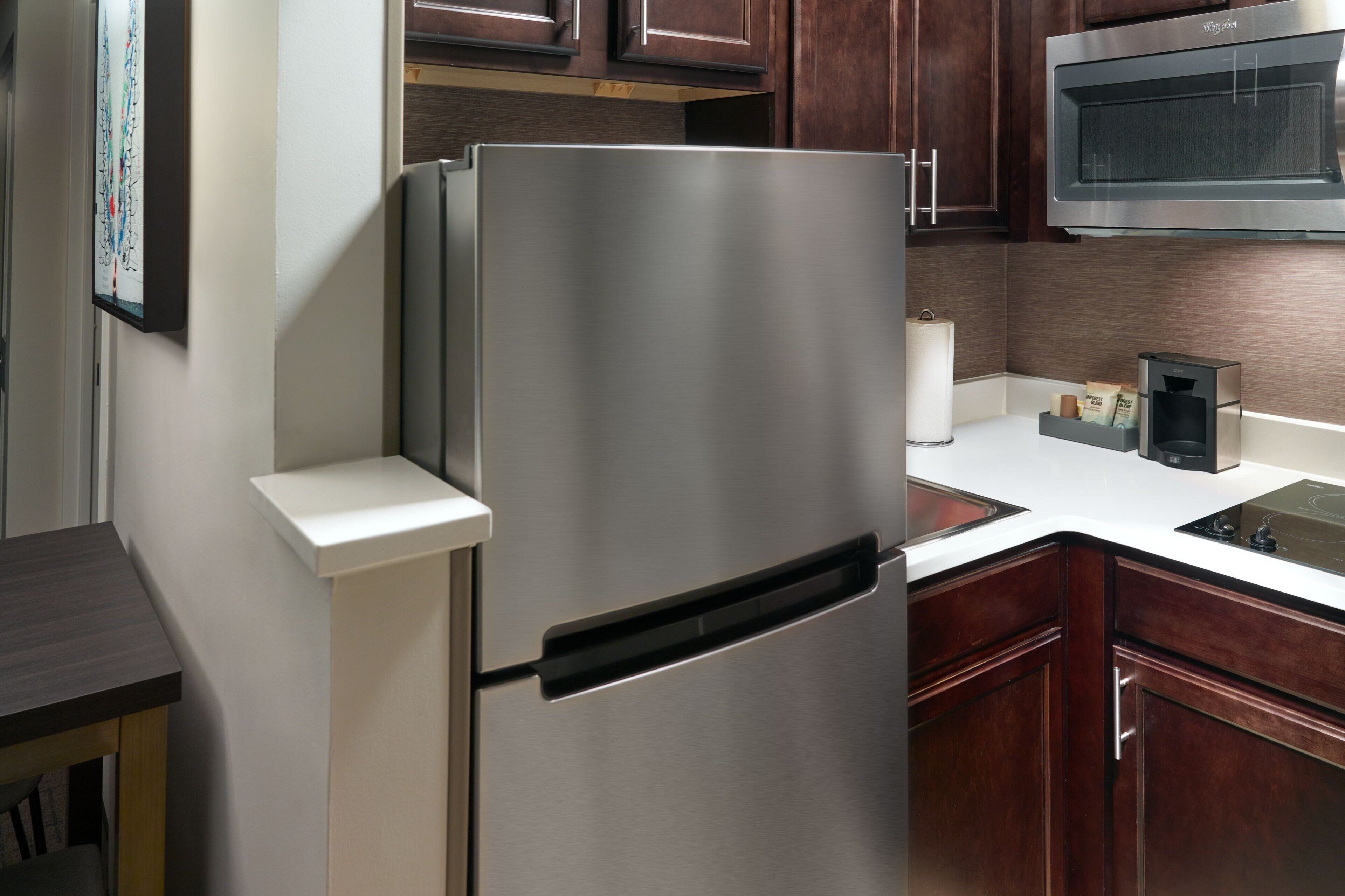 fridge, microwave, stovetop, dishwasher