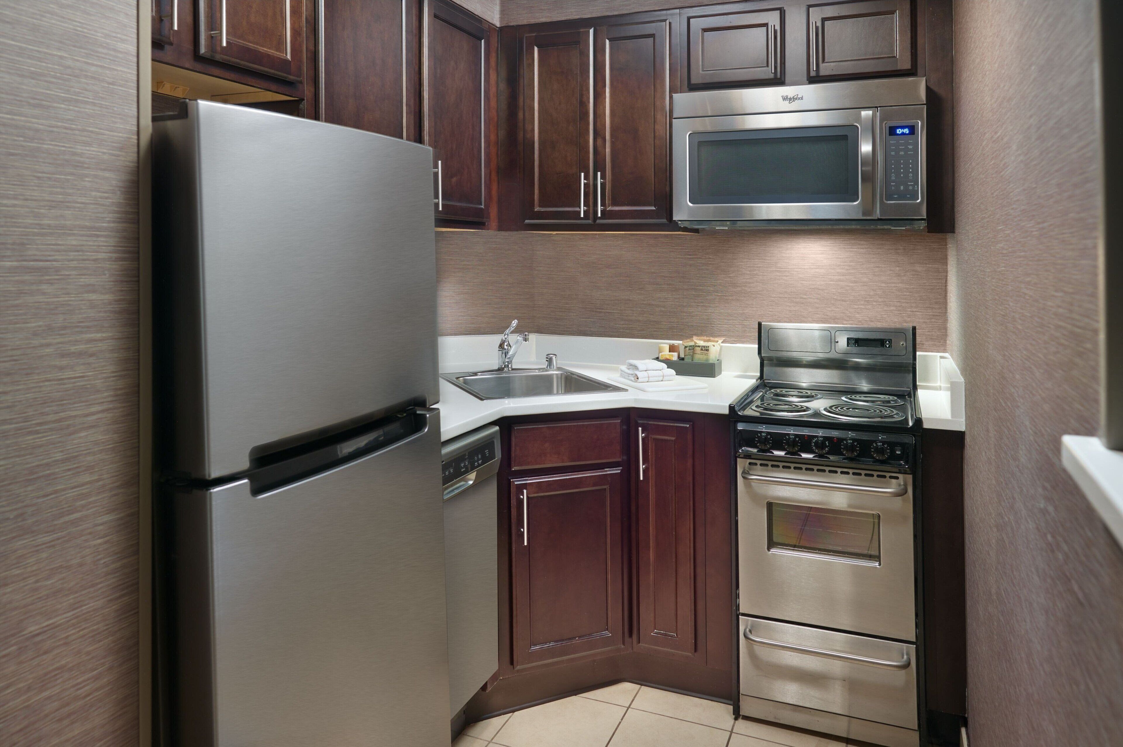 fridge, microwave, stovetop, dishwasher