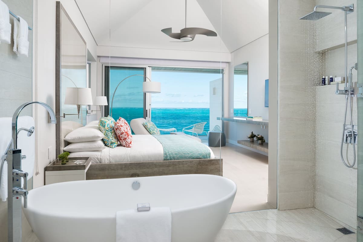 Sundog Private Villa | Egyptian cotton sheets, premium bedding, in-room safe, desk
